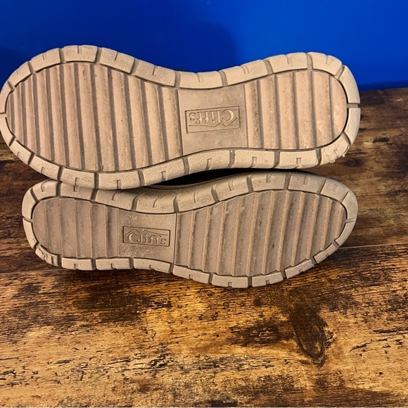 Cliffs by White Mountain Ankle boots. Brown with sweater collar. Women’s size 9. - Picture 5 of 6